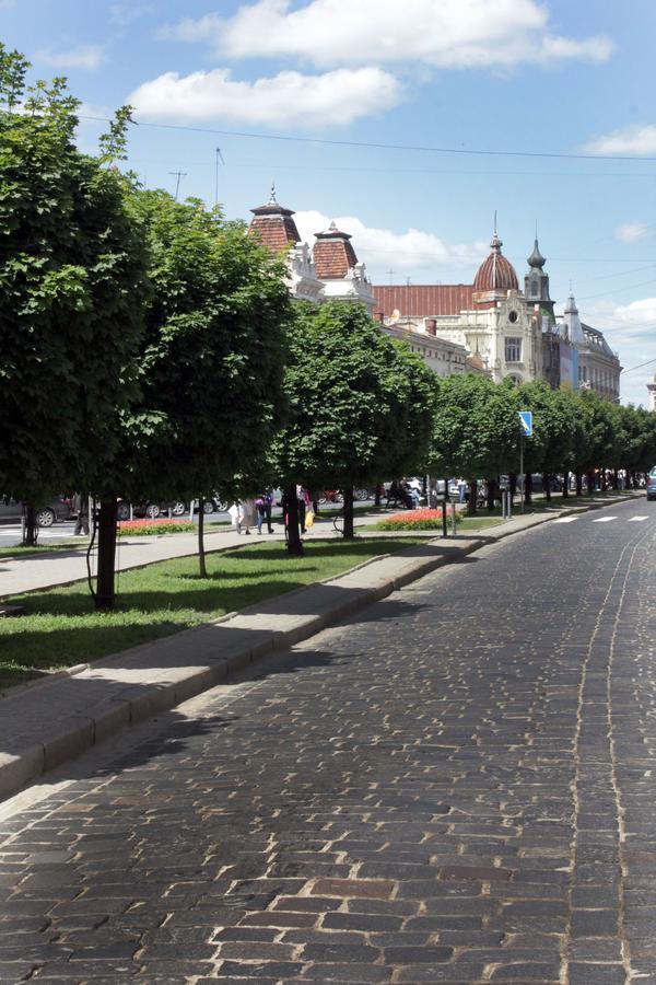 Avenue *